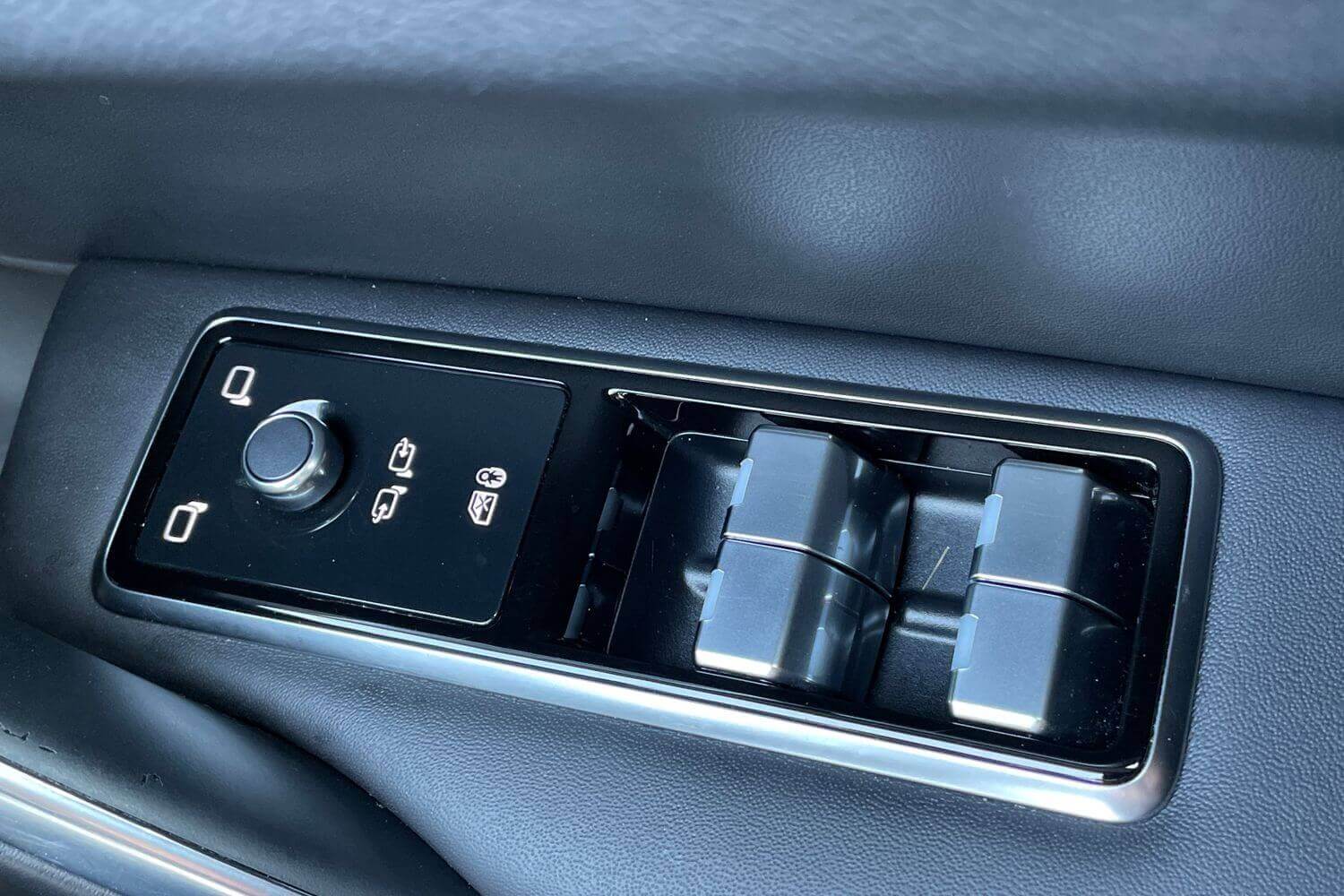 Jaguar F-PACE thumbnail image number 20