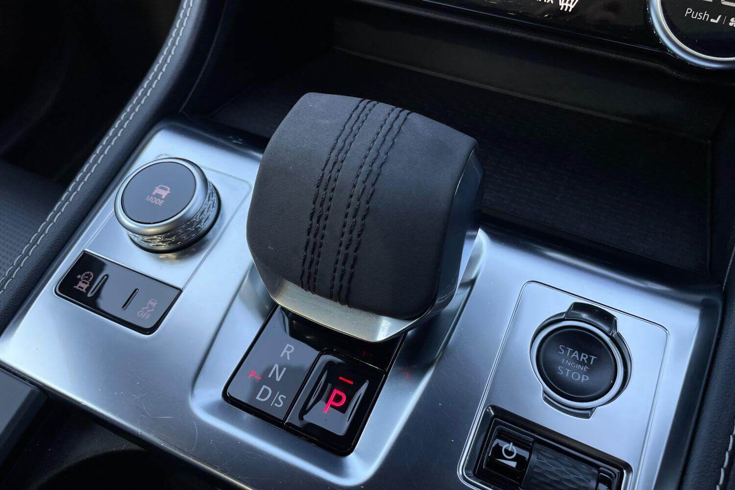 Jaguar F-PACE thumbnail image number 23