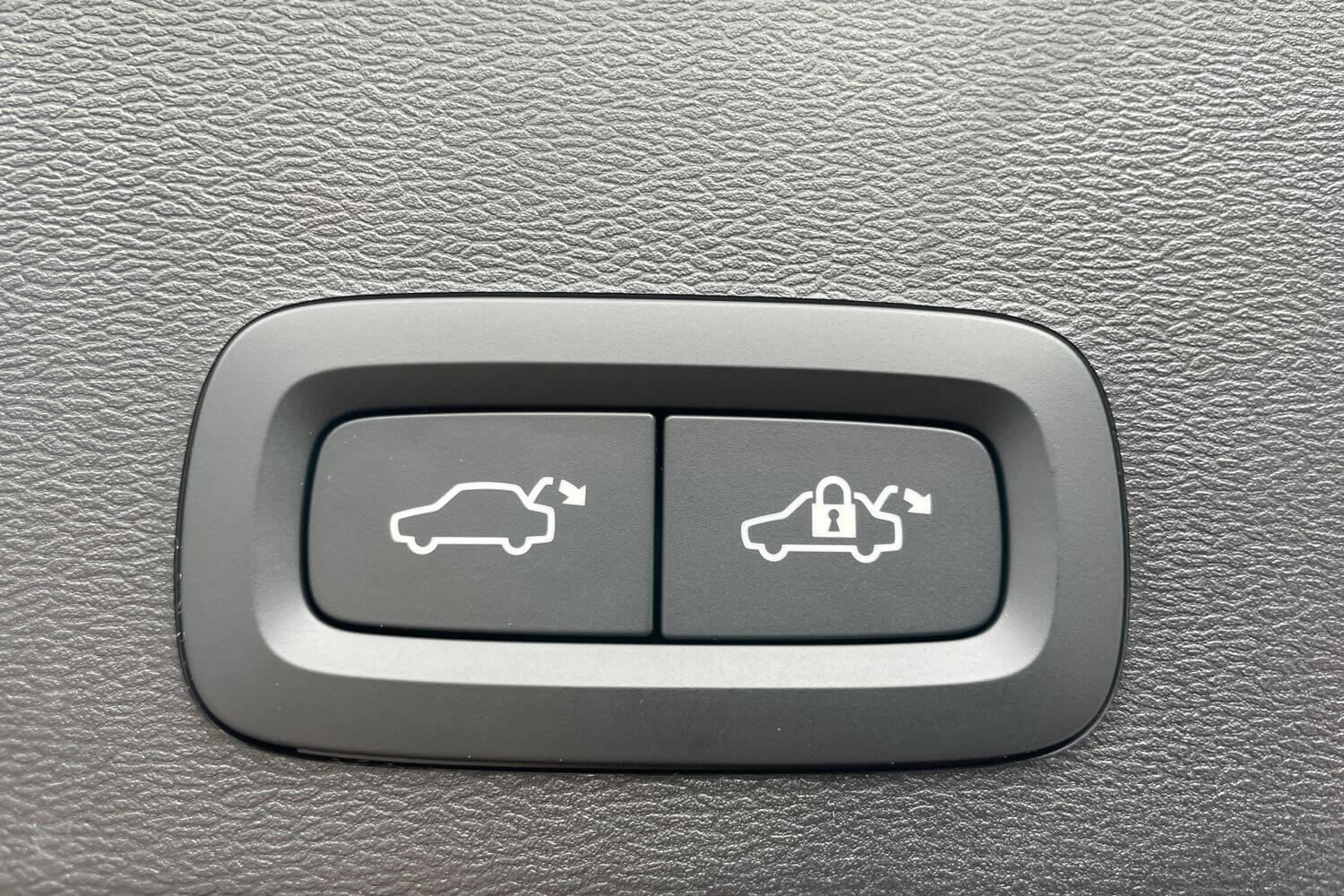 Volvo XC40 thumbnail image number 11