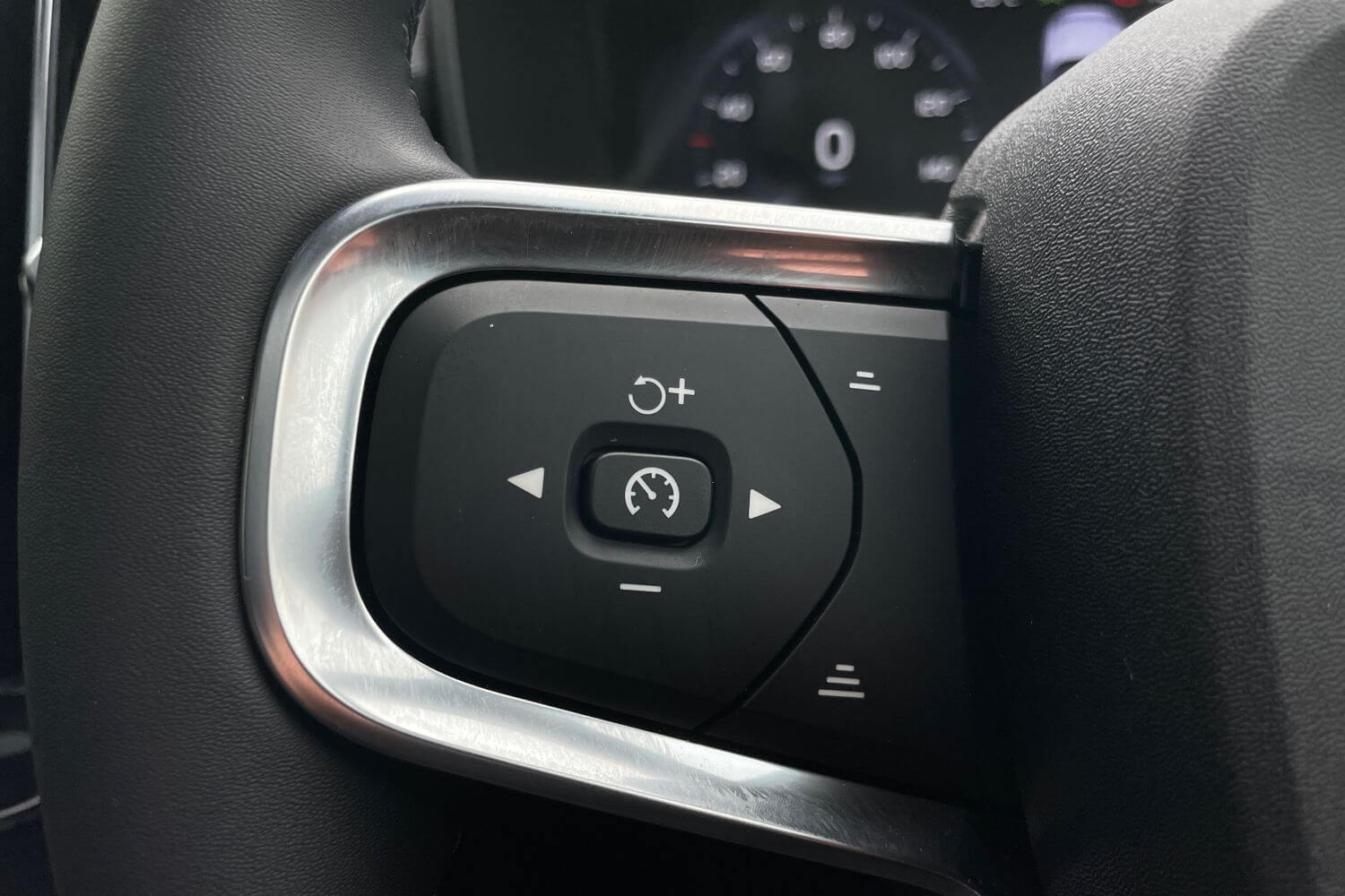 Volvo XC40 thumbnail image number 24