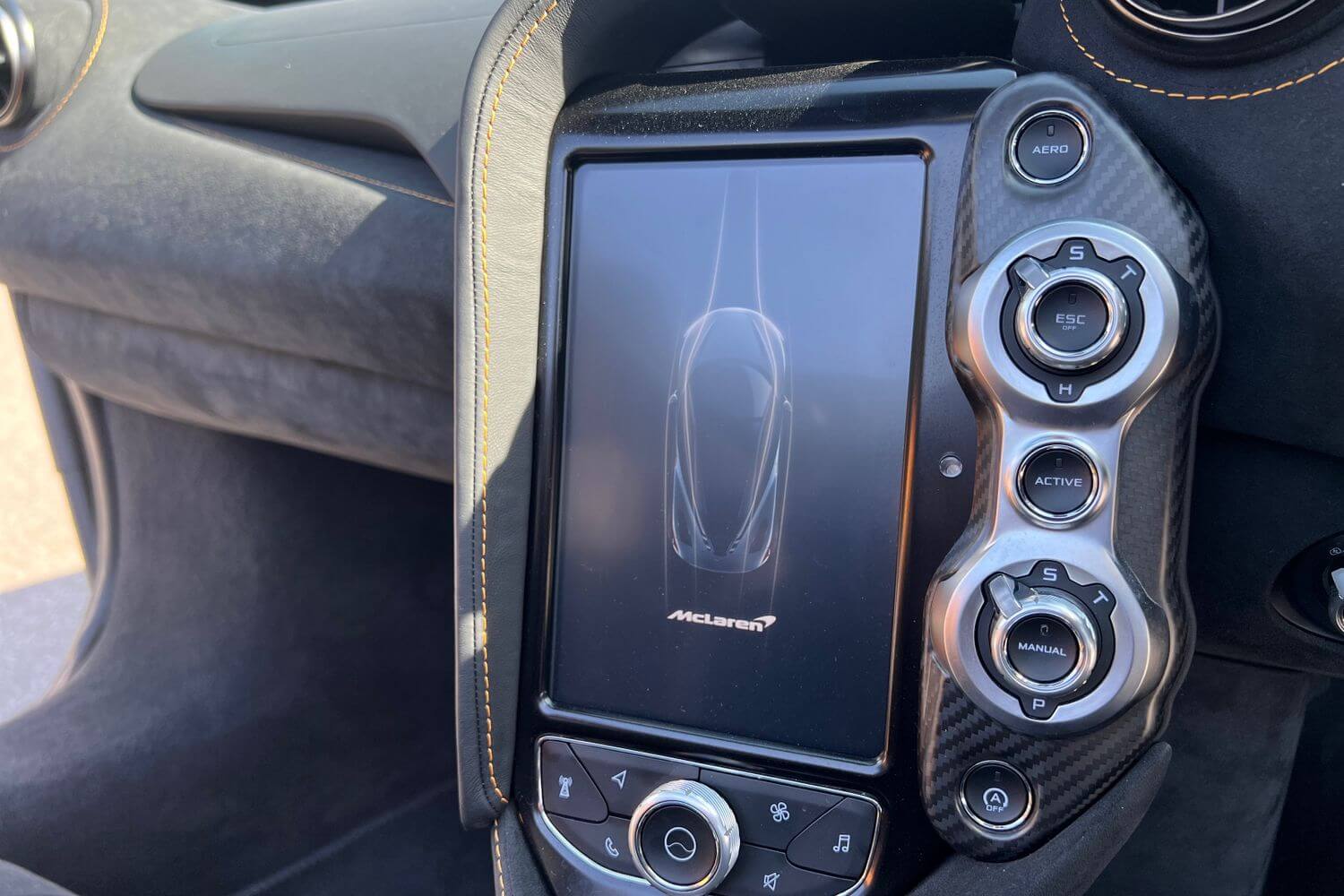 McLaren 720 thumbnail image number 16