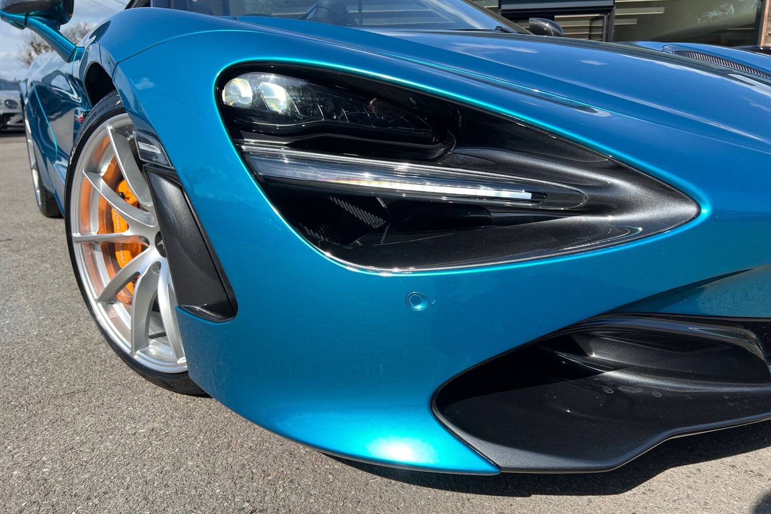 McLaren 720 thumbnail image number 2