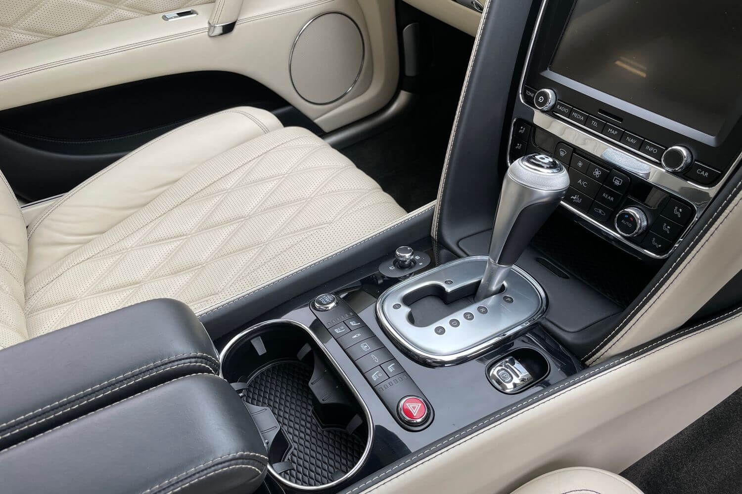 Bentley FLYING SPUR thumbnail image number 30