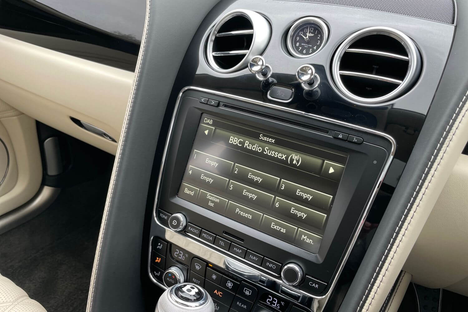 Bentley FLYING SPUR thumbnail image number 32