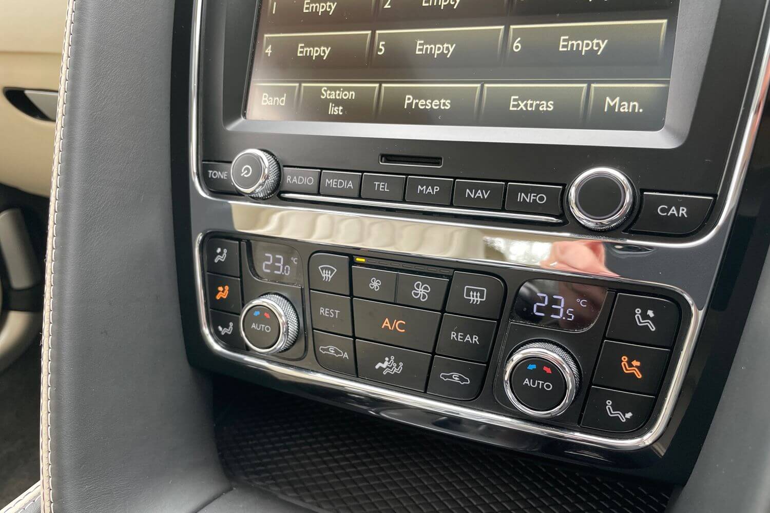 Bentley FLYING SPUR thumbnail image number 40