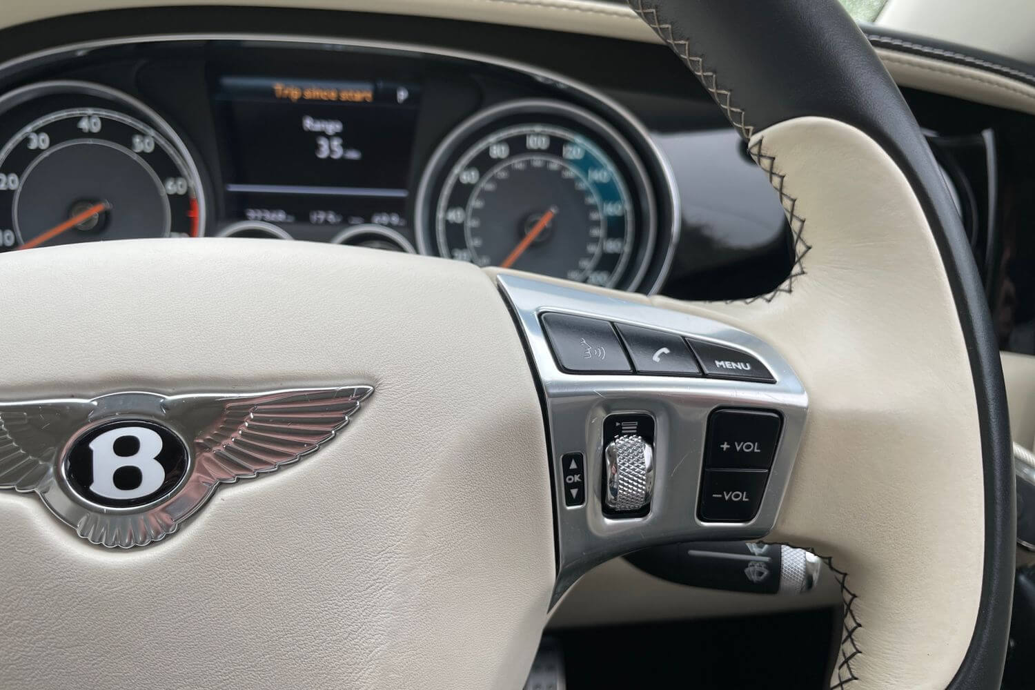 Bentley FLYING SPUR thumbnail image number 48