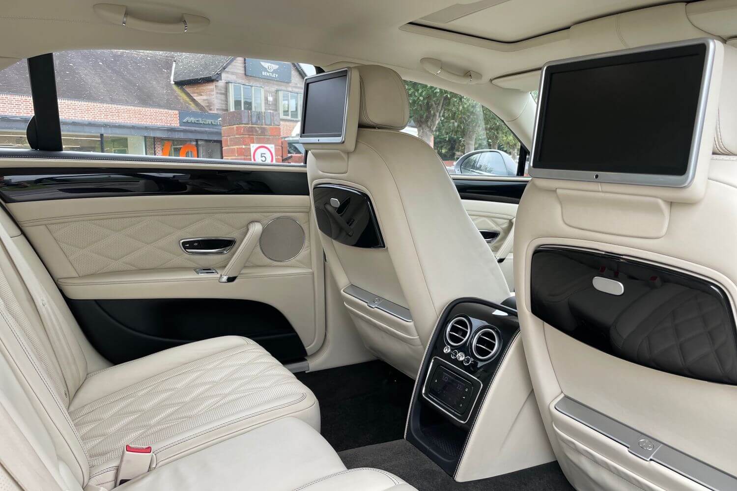 Bentley FLYING SPUR thumbnail image number 68