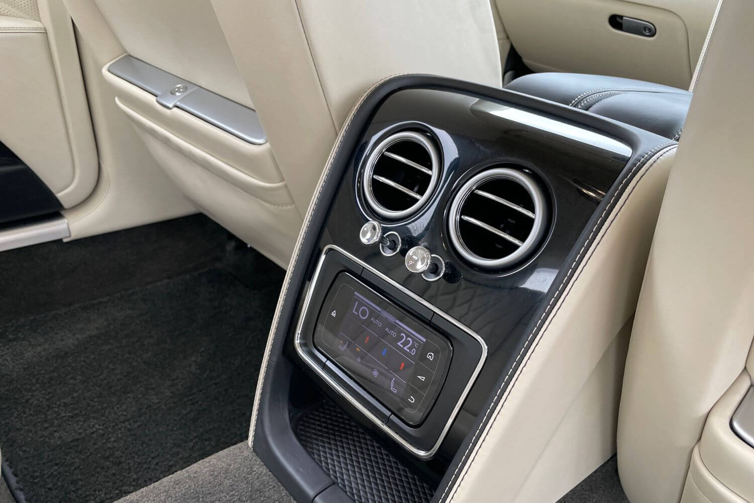 Bentley FLYING SPUR thumbnail image number 74