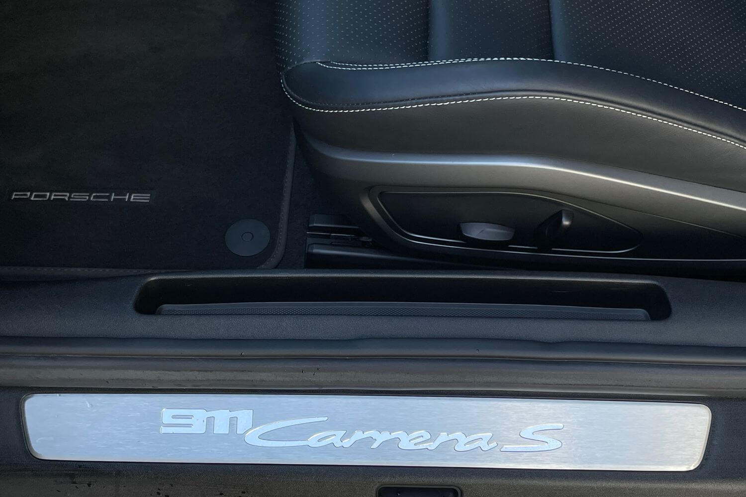 Porsche 911 thumbnail image number 32