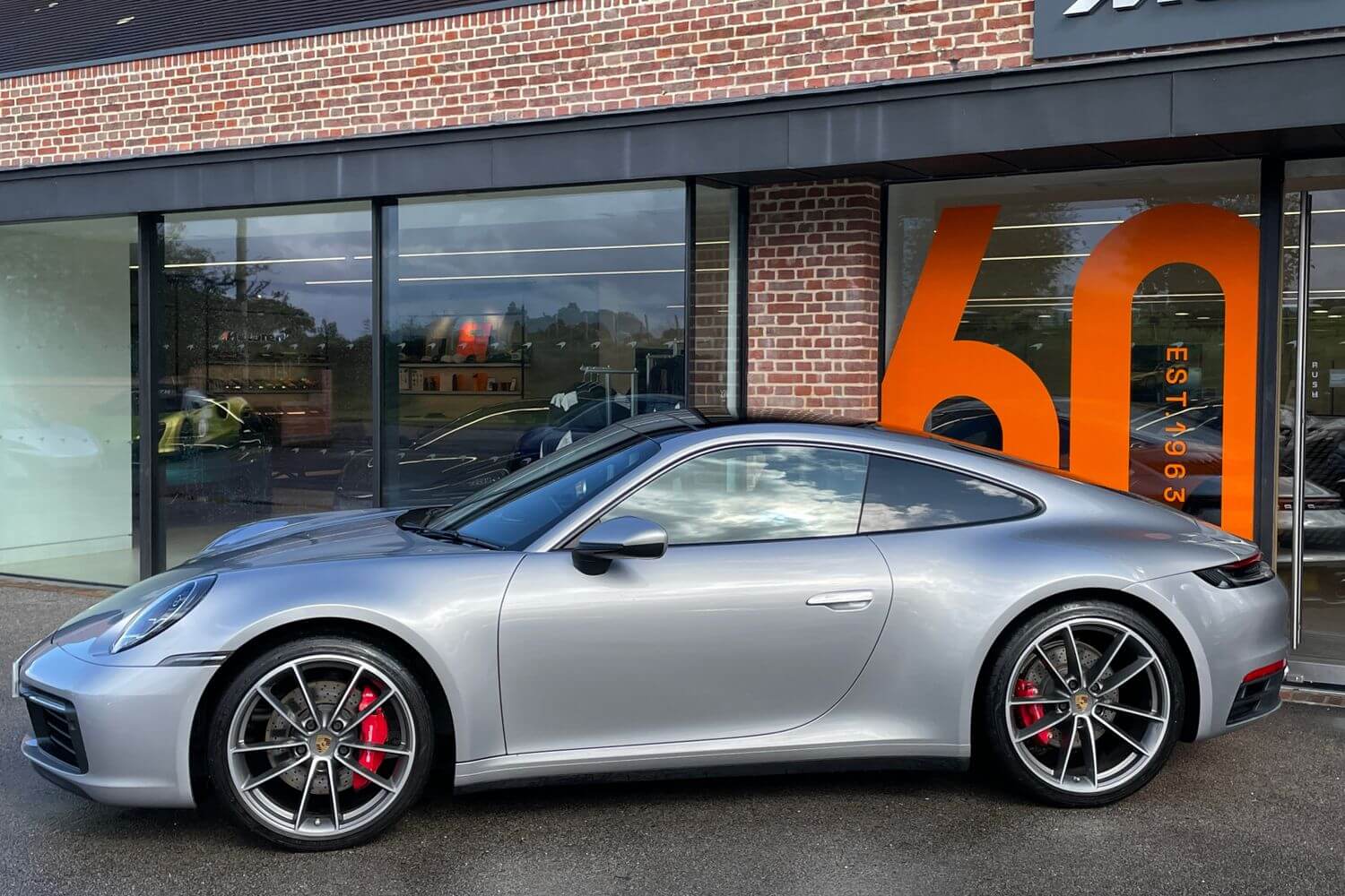 Porsche 911 thumbnail image number 37