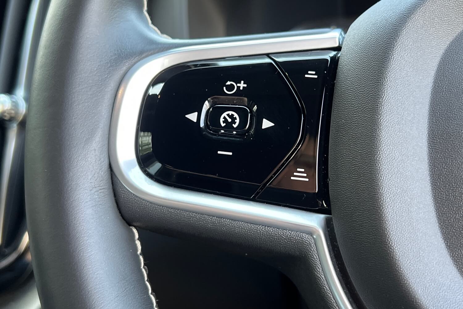 Volvo XC60 thumbnail image number 23