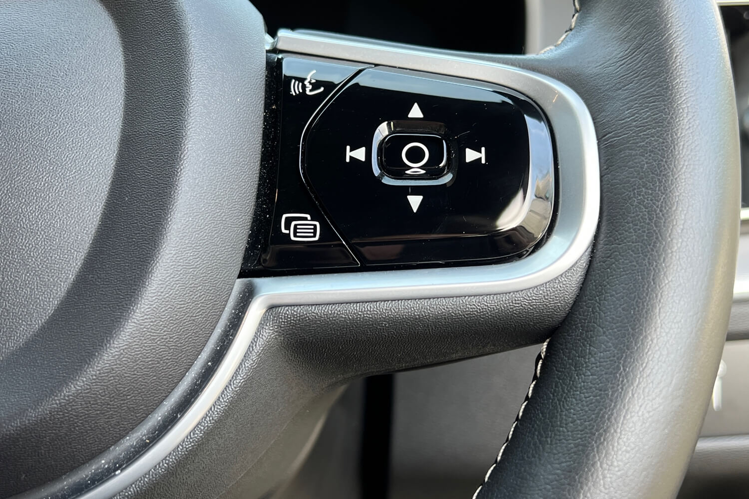 Volvo XC60 thumbnail image number 24