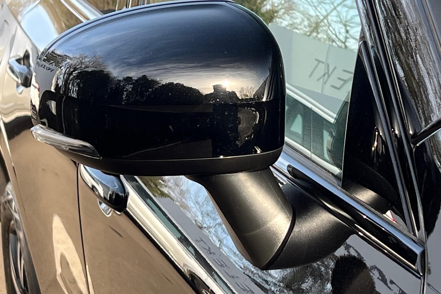 Volvo XC60 thumbnail image number 3