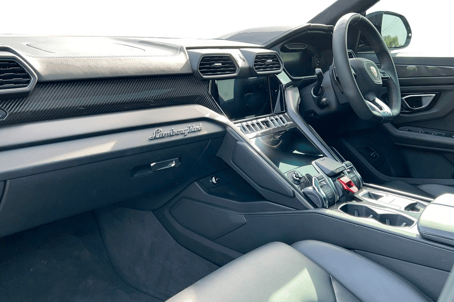 LAMBORGHINI URUS thumbnail image number 12