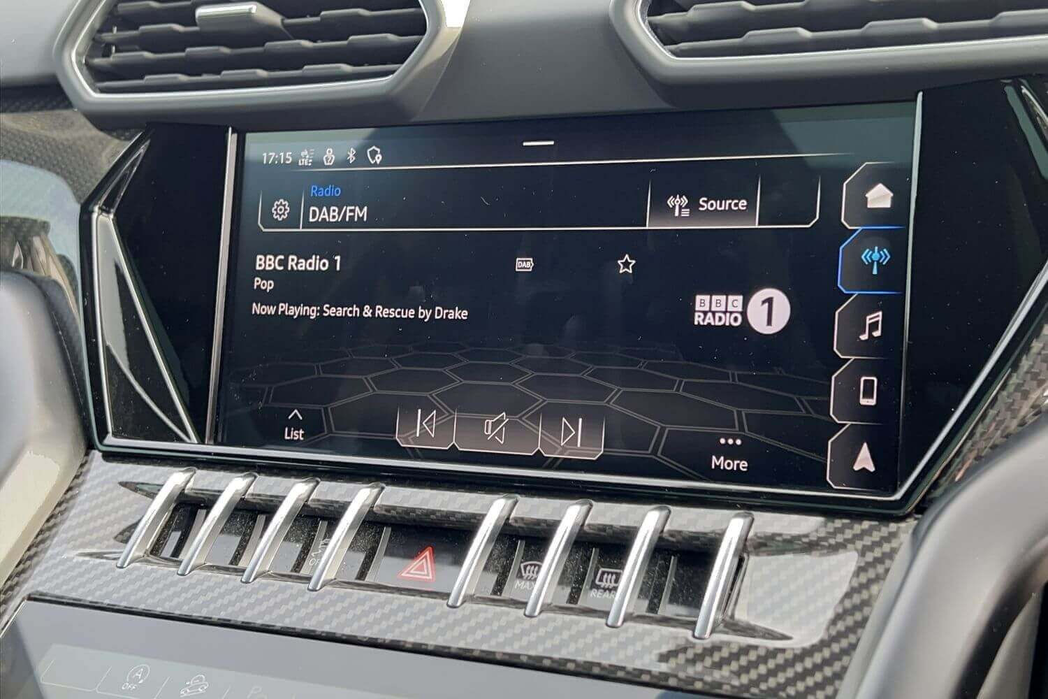 LAMBORGHINI URUS thumbnail image number 16