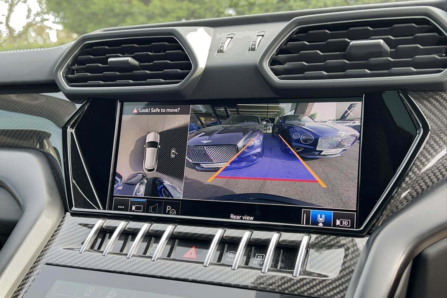 LAMBORGHINI URUS thumbnail image number 18