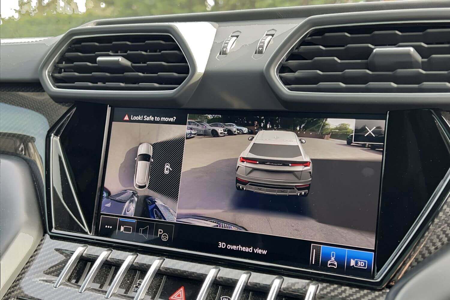 LAMBORGHINI URUS thumbnail image number 19