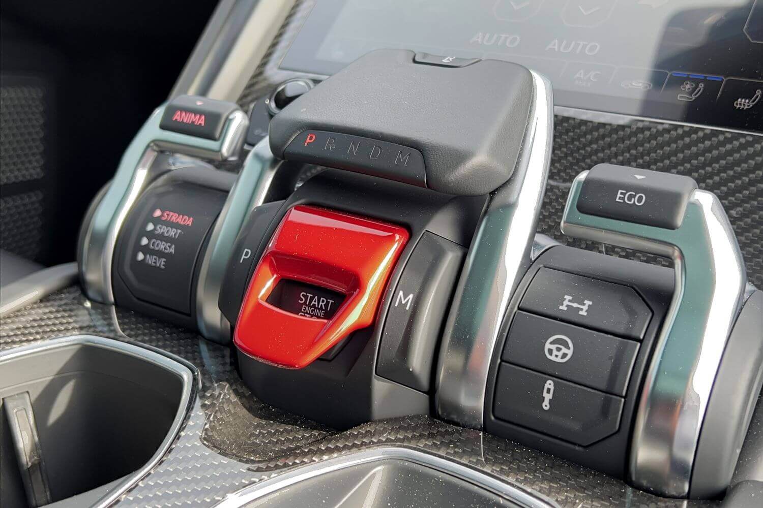 LAMBORGHINI URUS thumbnail image number 22