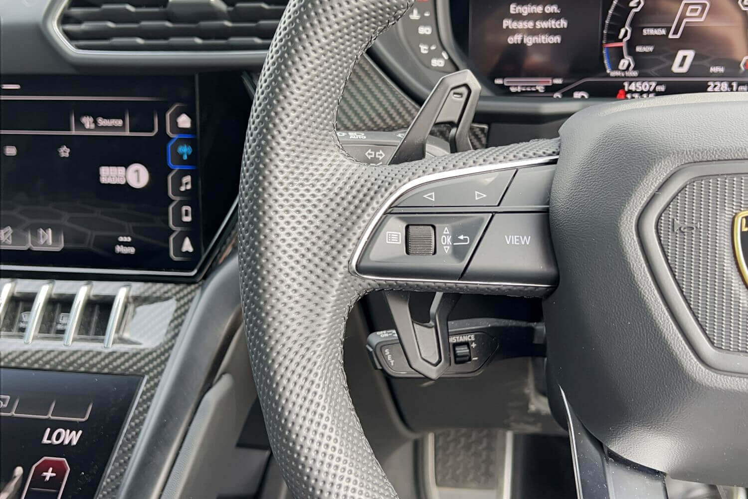 LAMBORGHINI URUS thumbnail image number 23