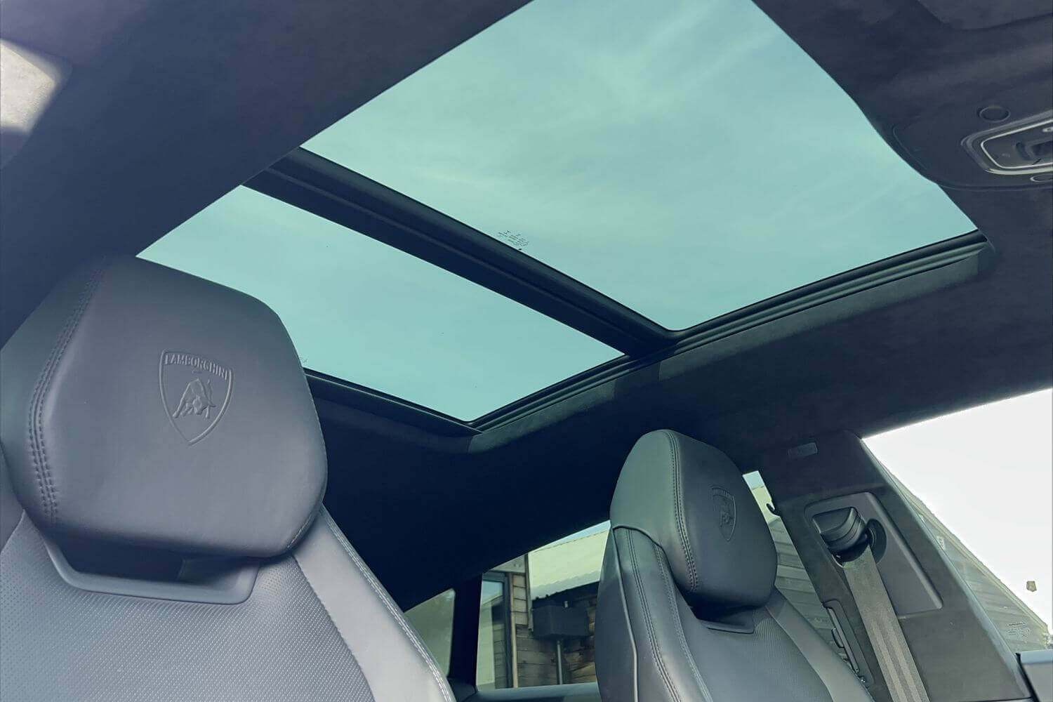 LAMBORGHINI URUS thumbnail image number 27