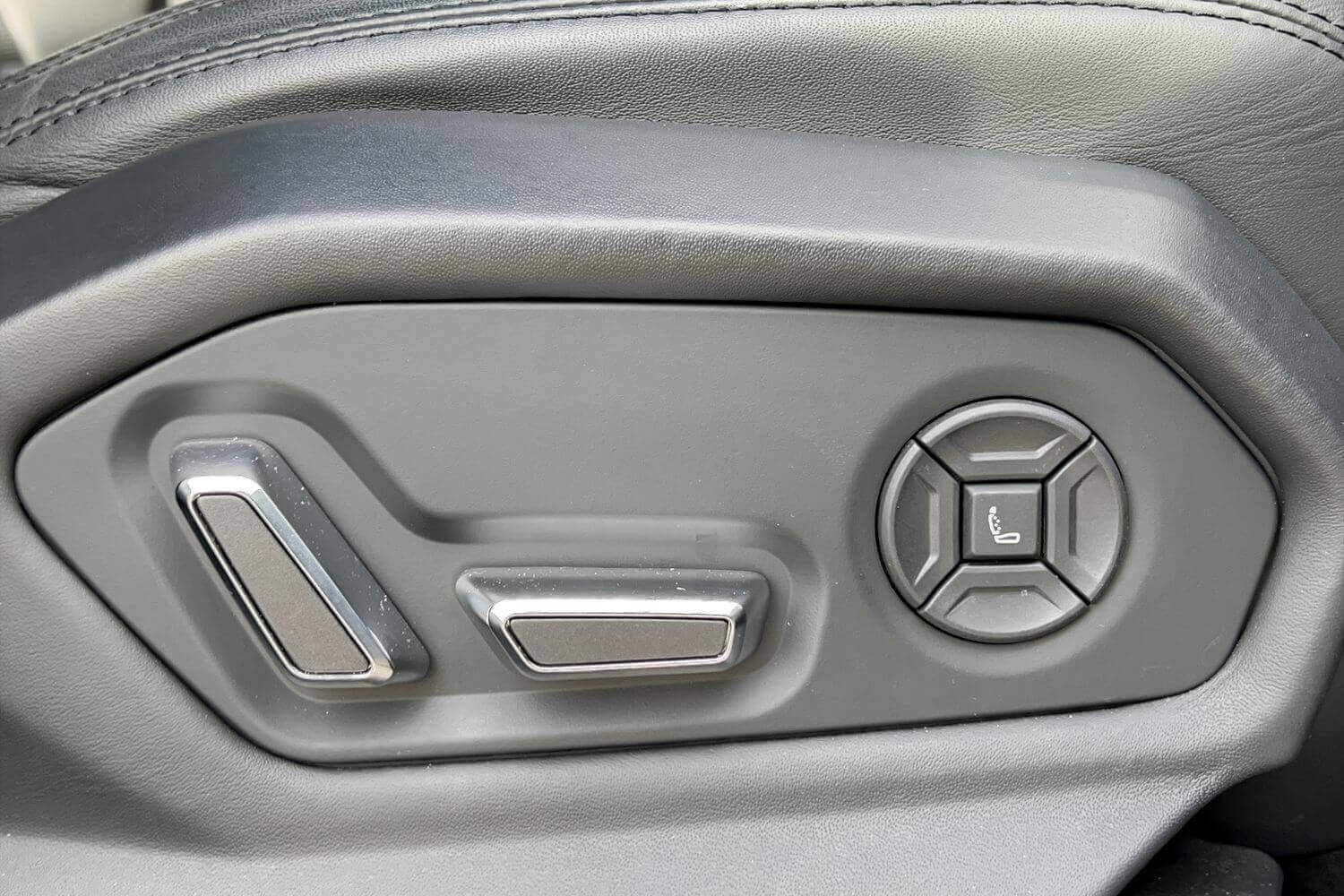 LAMBORGHINI URUS thumbnail image number 29