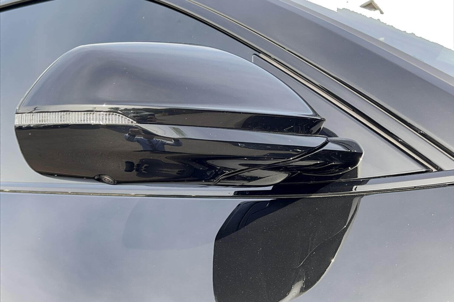 LAMBORGHINI URUS thumbnail image number 3