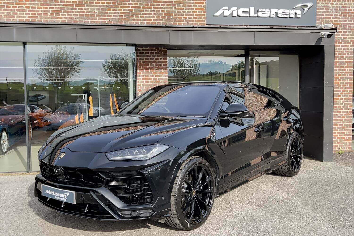 LAMBORGHINI URUS thumbnail image number 31