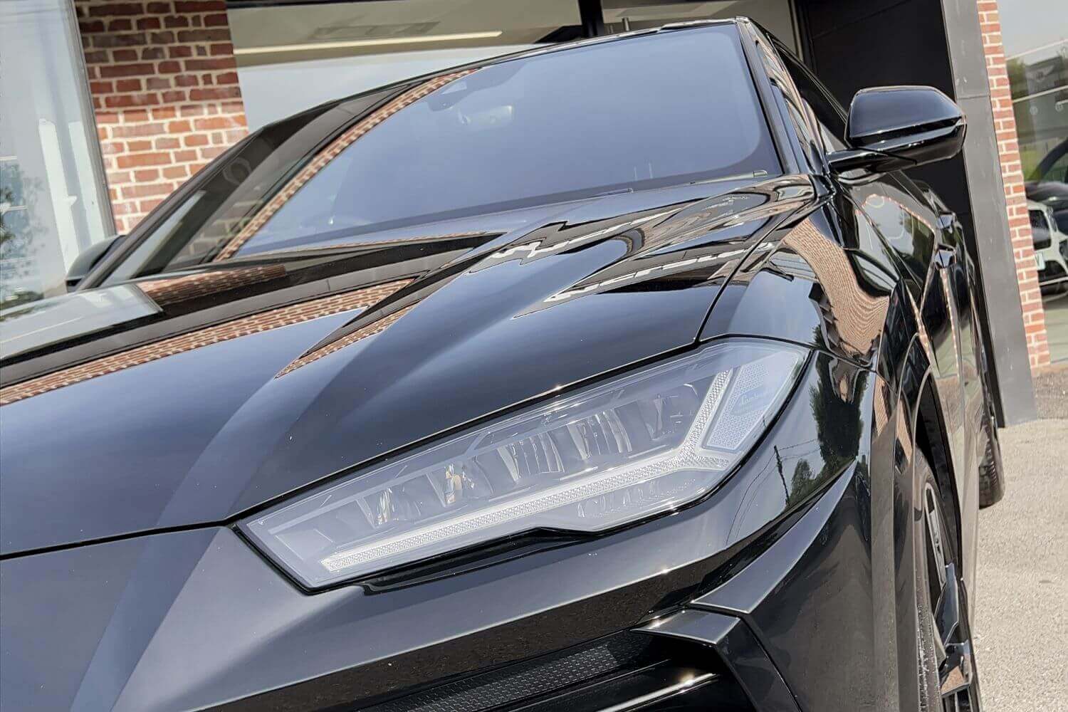 LAMBORGHINI URUS thumbnail image number 32