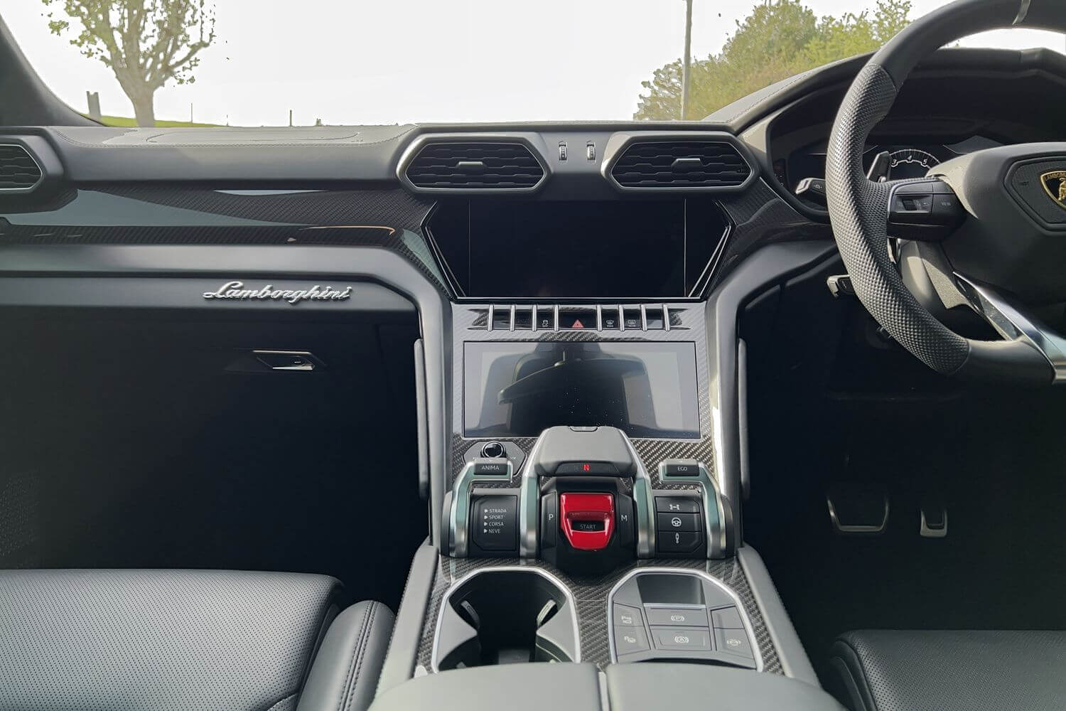 LAMBORGHINI URUS thumbnail image number 33