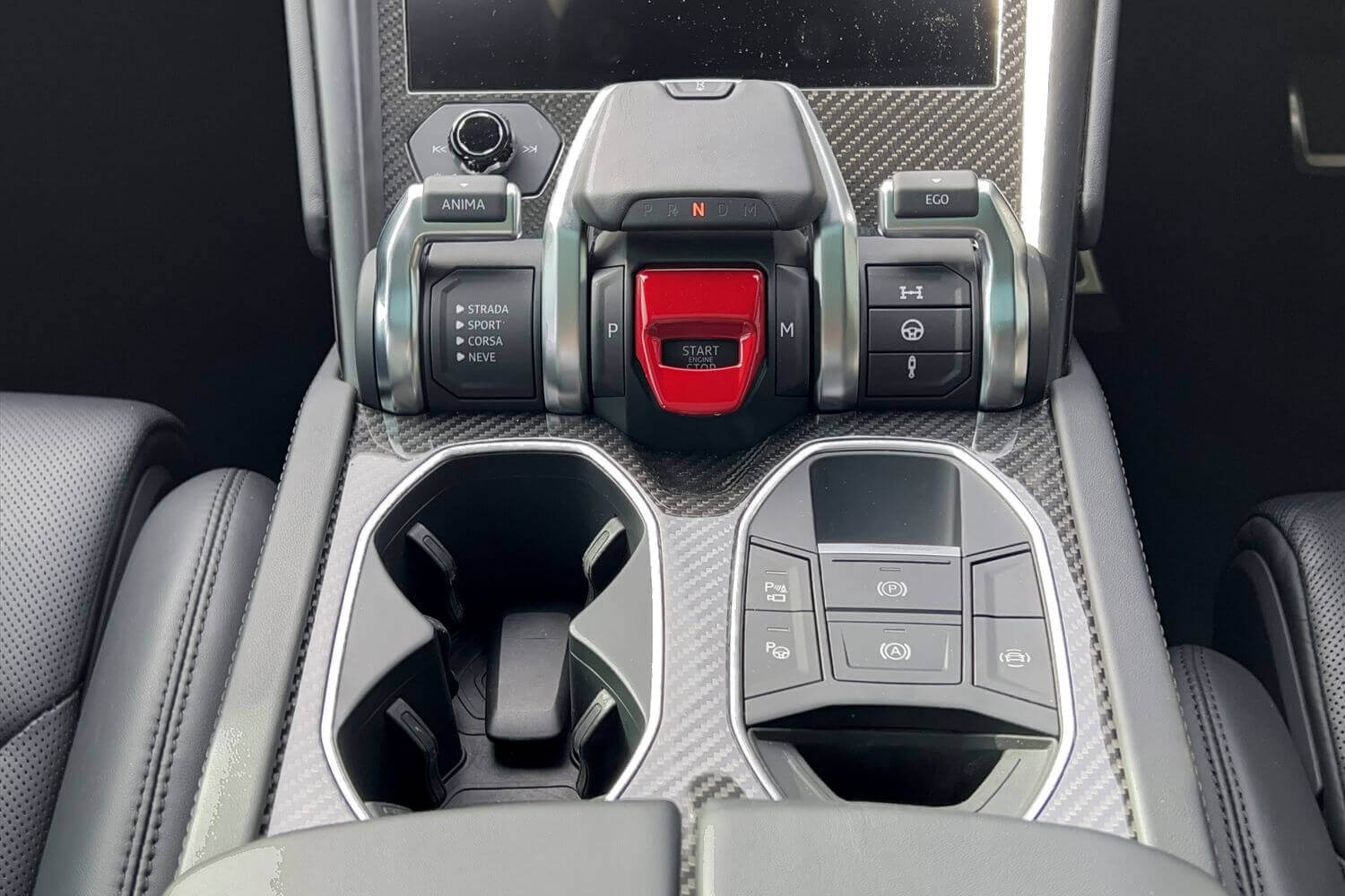 LAMBORGHINI URUS thumbnail image number 34