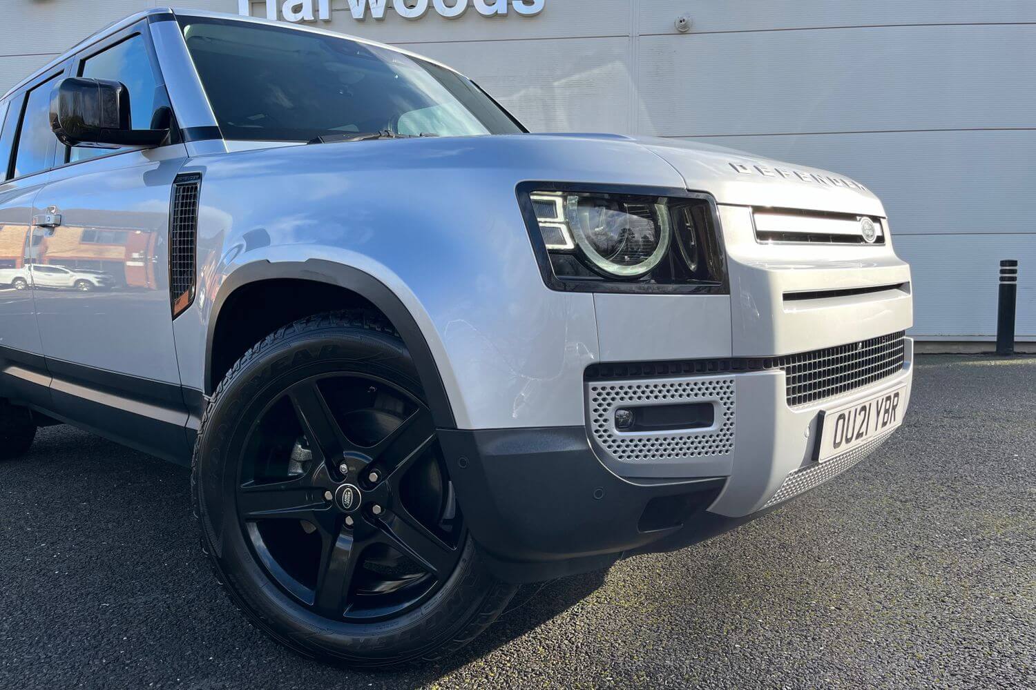 Land Rover DEFENDER thumbnail image number 2