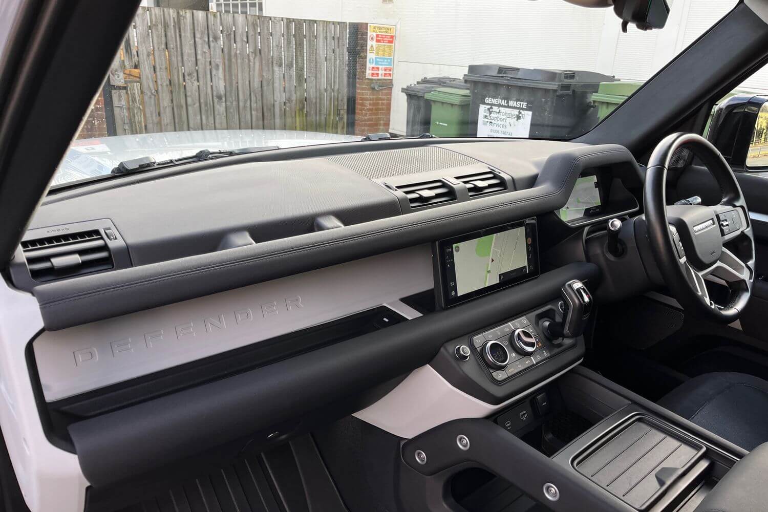 Land Rover DEFENDER thumbnail image number 21