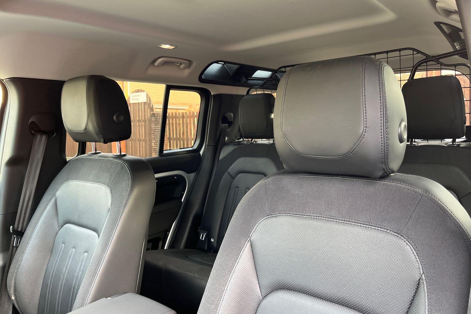 Land Rover DEFENDER thumbnail image number 23