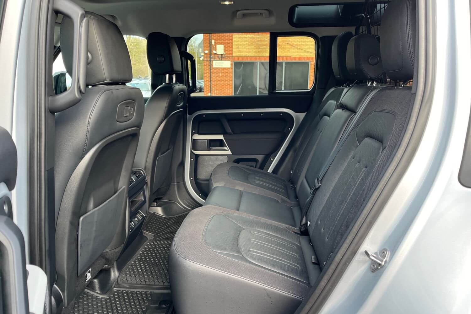 Land Rover DEFENDER thumbnail image number 24