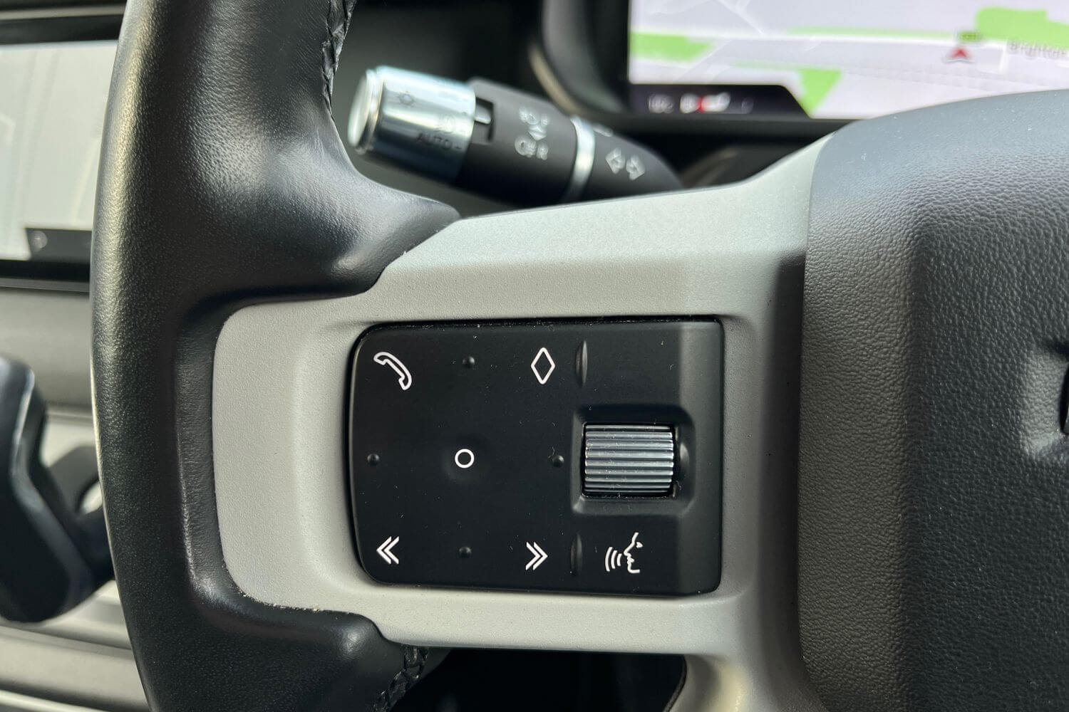 Land Rover DEFENDER thumbnail image number 30