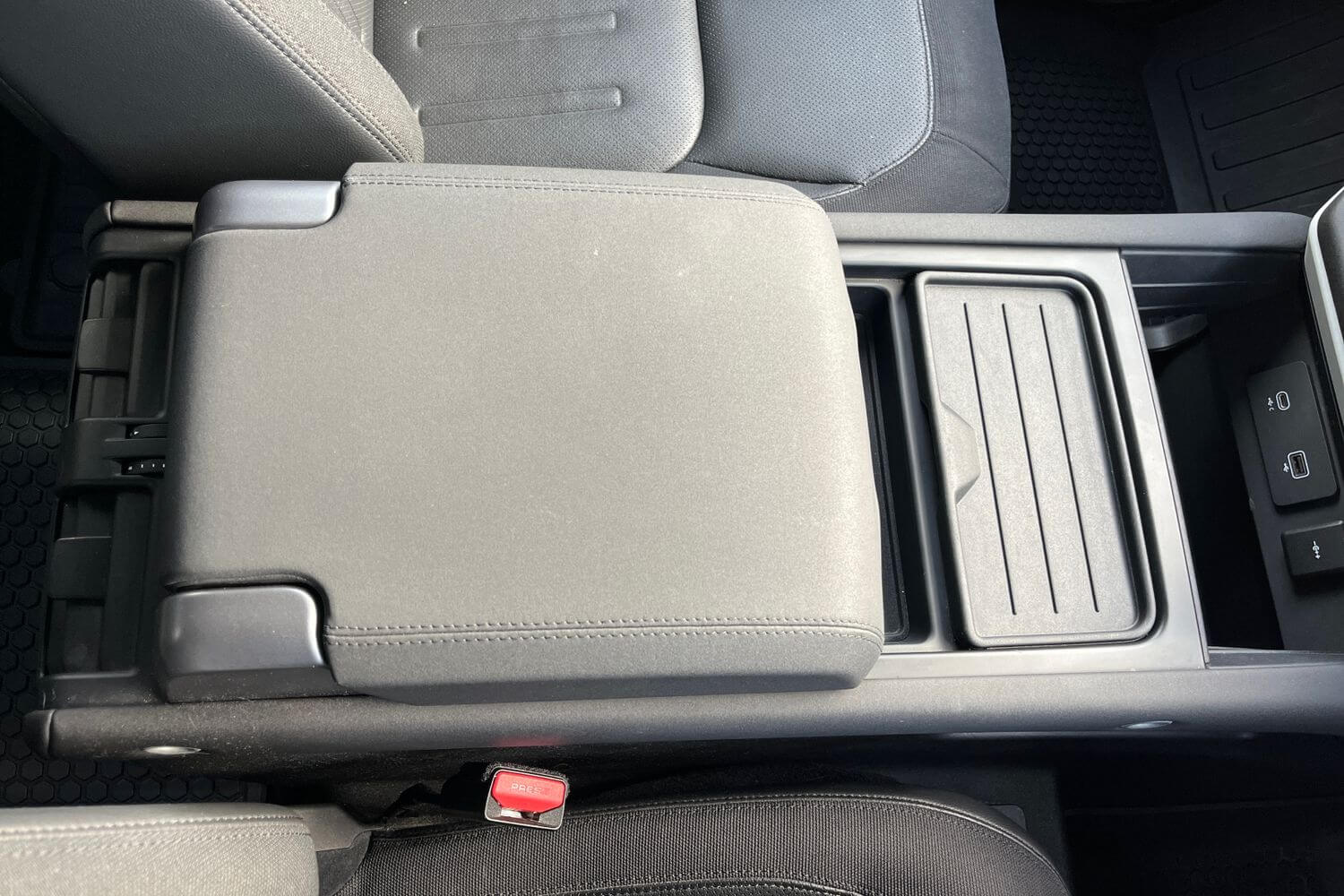 Land Rover DEFENDER thumbnail image number 36