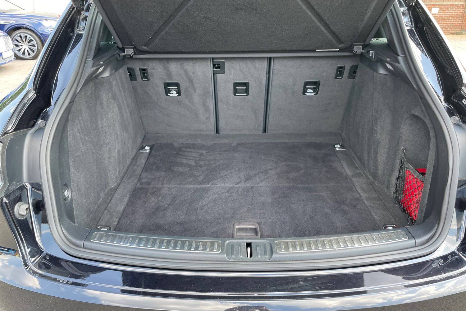 Porsche MACAN thumbnail image number 10