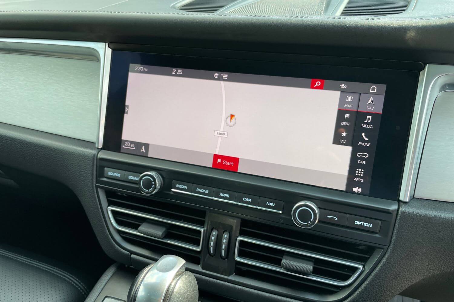 Porsche MACAN thumbnail image number 17