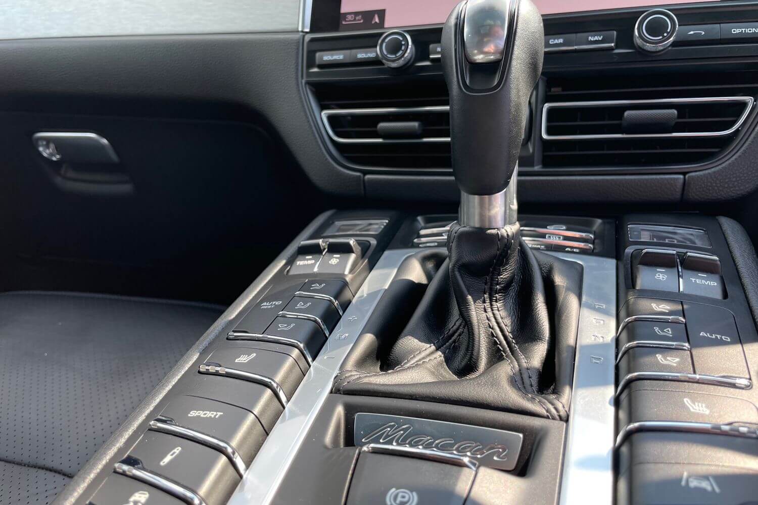 Porsche MACAN thumbnail image number 22