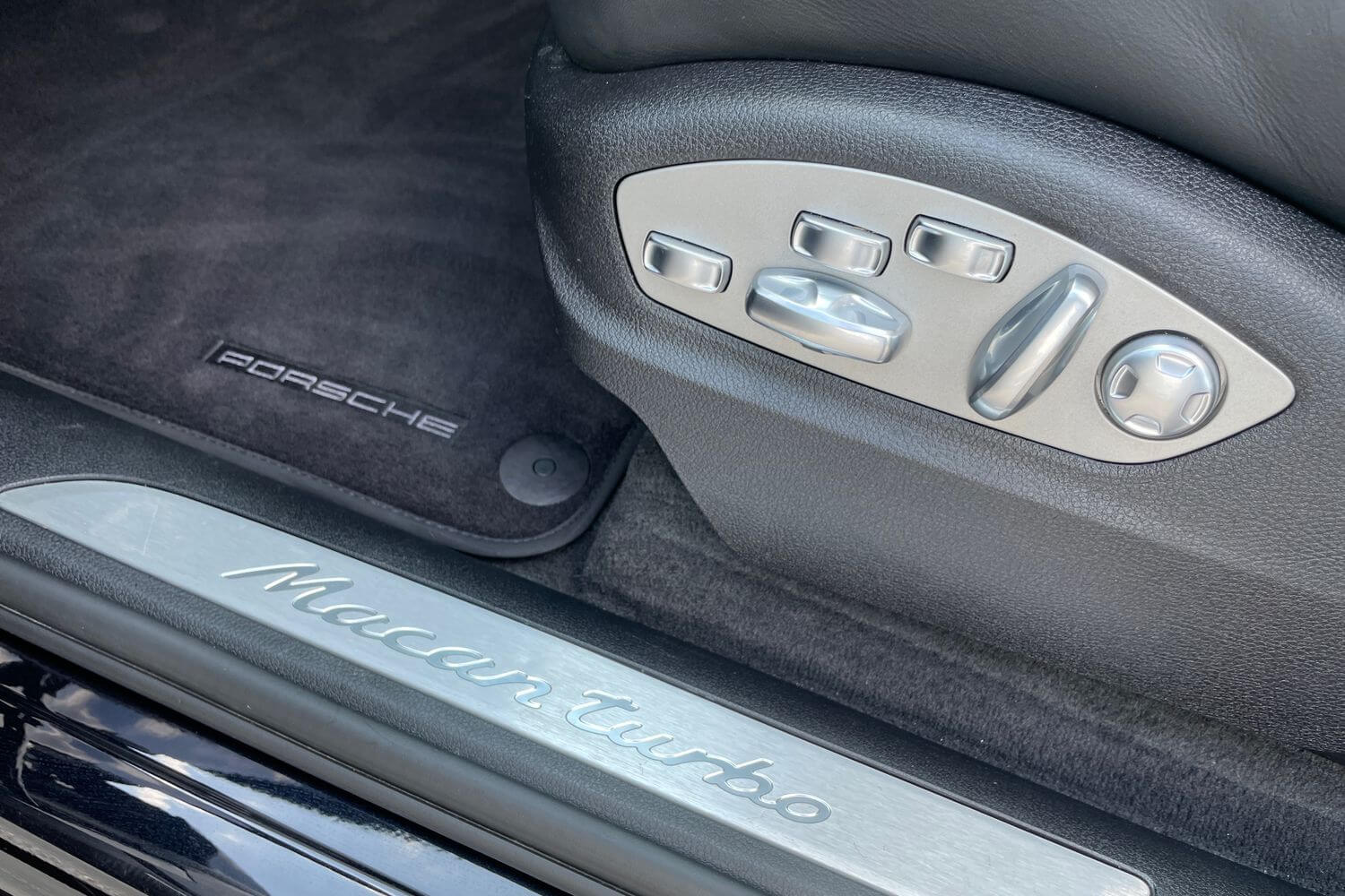 Porsche MACAN thumbnail image number 28