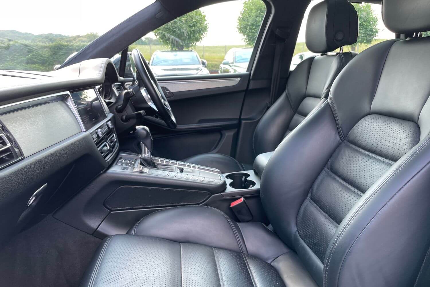 Porsche MACAN thumbnail image number 29