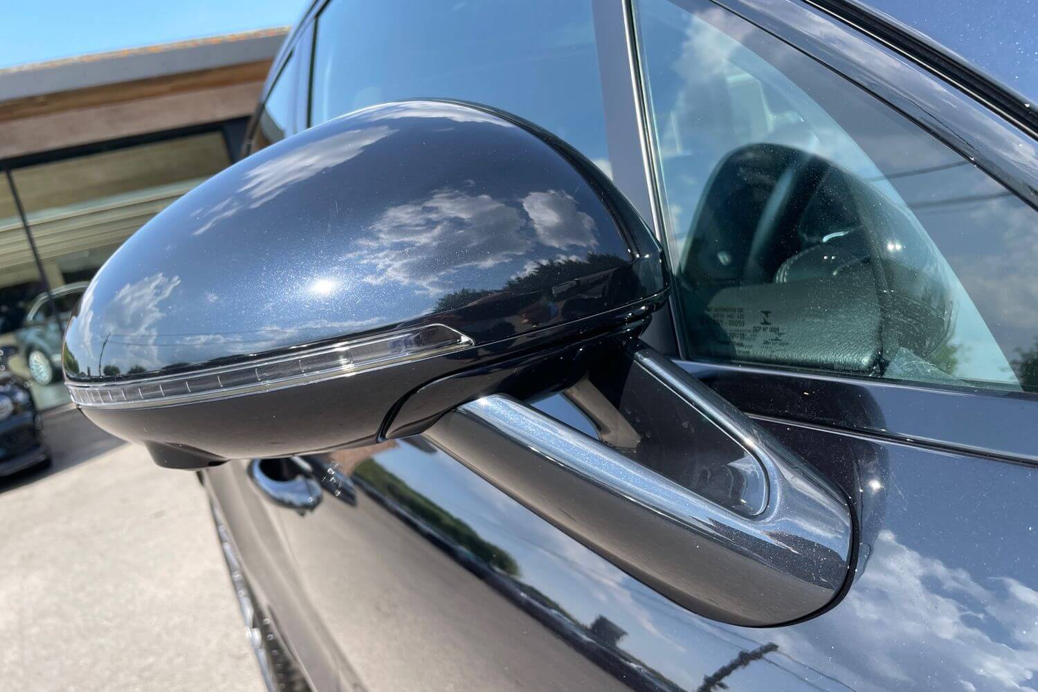 Porsche MACAN thumbnail image number 3