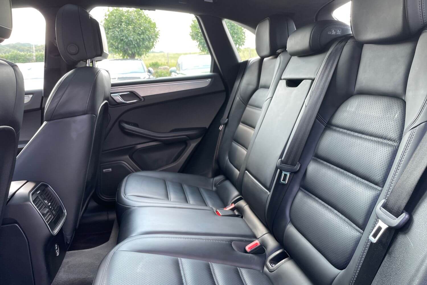 Porsche MACAN thumbnail image number 30