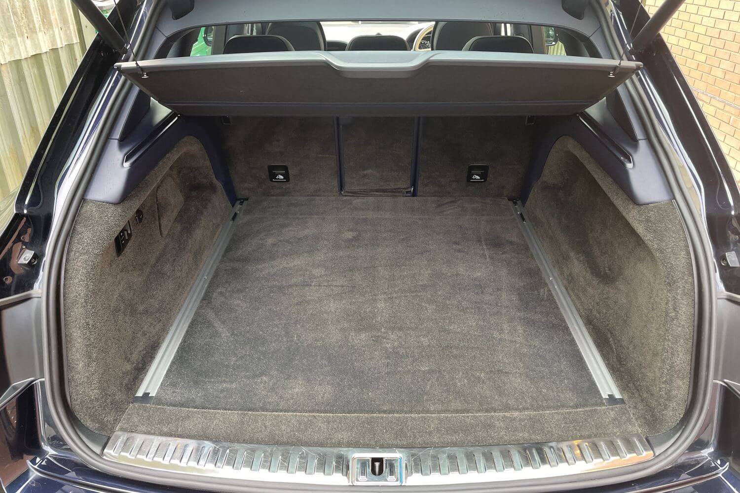 Bentley BENTAYGA thumbnail image number 10