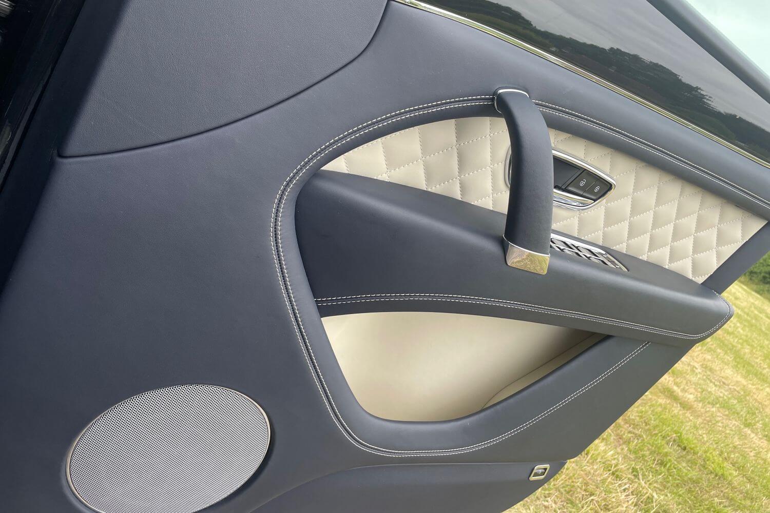 Bentley BENTAYGA thumbnail image number 14