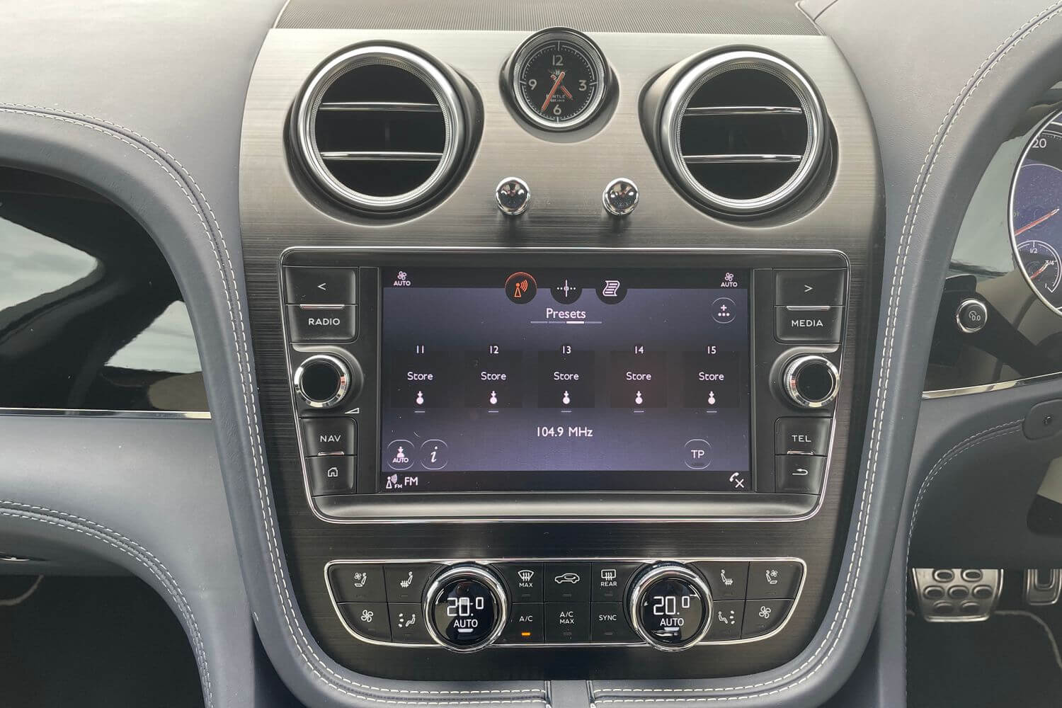 Bentley BENTAYGA thumbnail image number 19