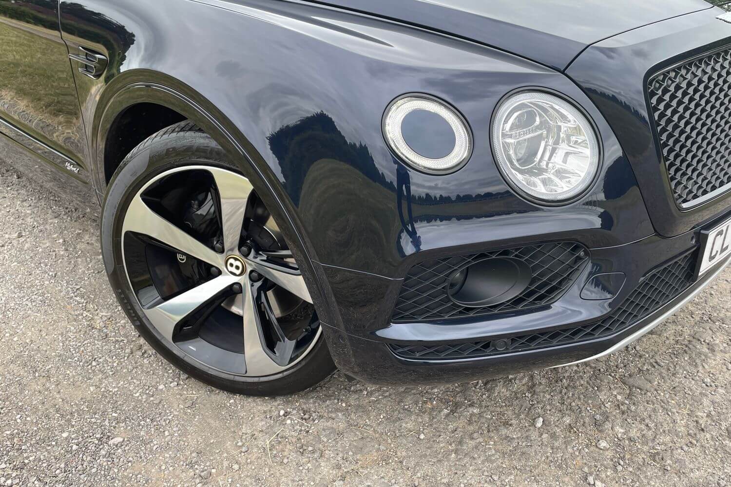 Bentley BENTAYGA thumbnail image number 2