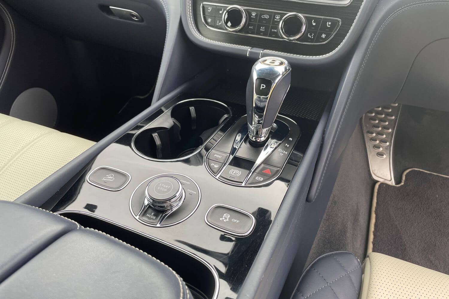 Bentley BENTAYGA thumbnail image number 22