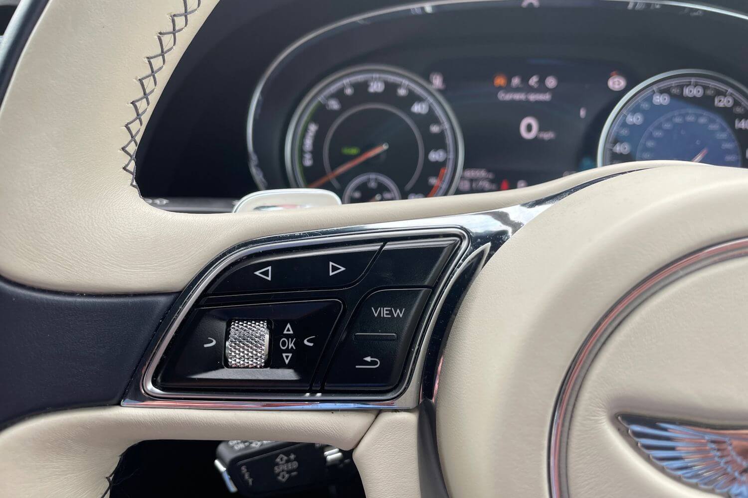 Bentley BENTAYGA thumbnail image number 23