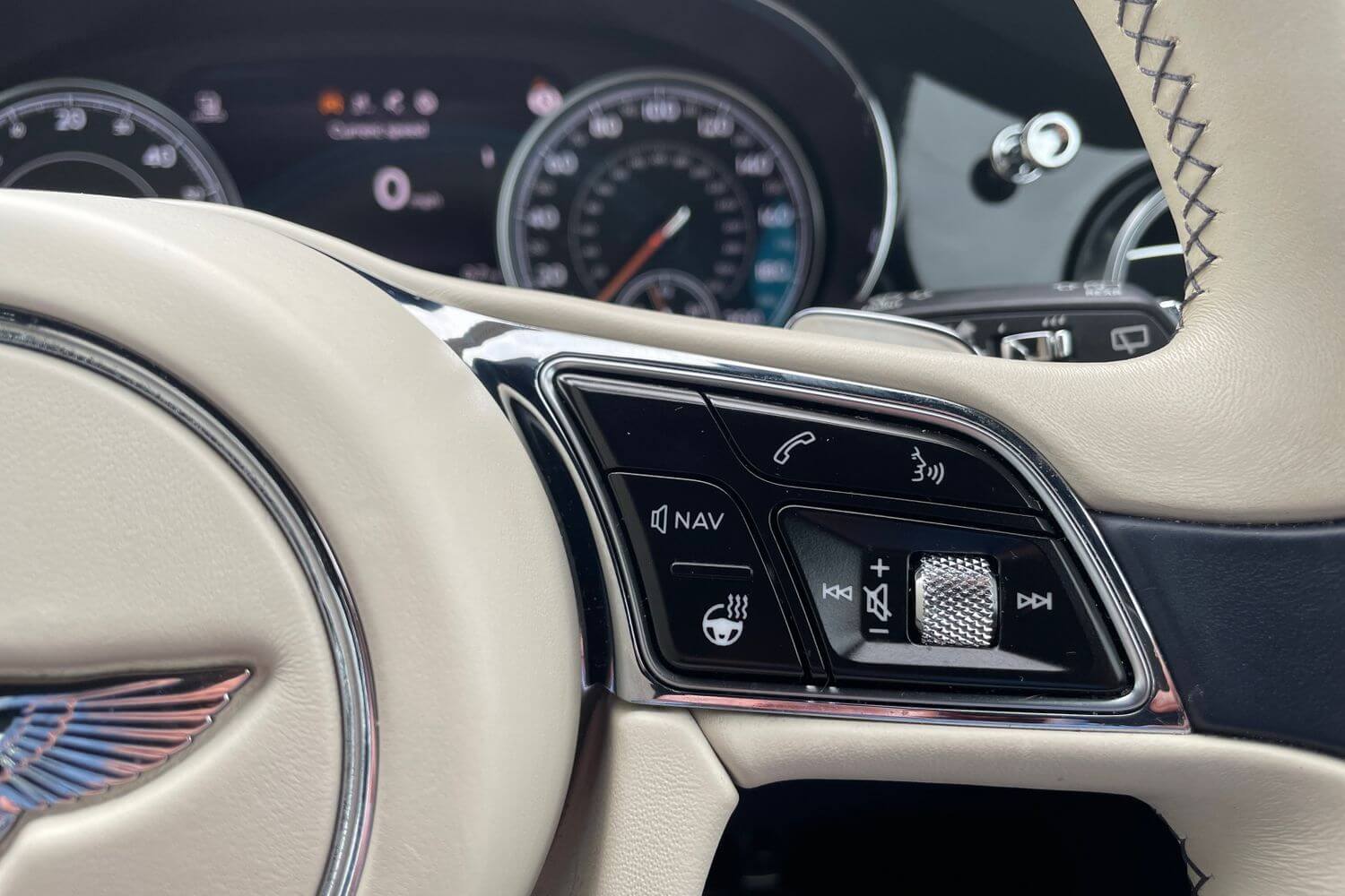 Bentley BENTAYGA thumbnail image number 24